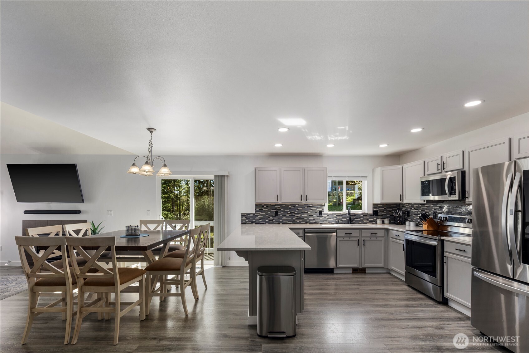 61 E Channel Drive , Allyn, WA 98524