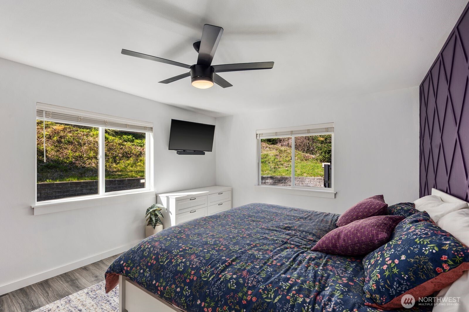 61 E Channel Drive , Allyn, WA 98524