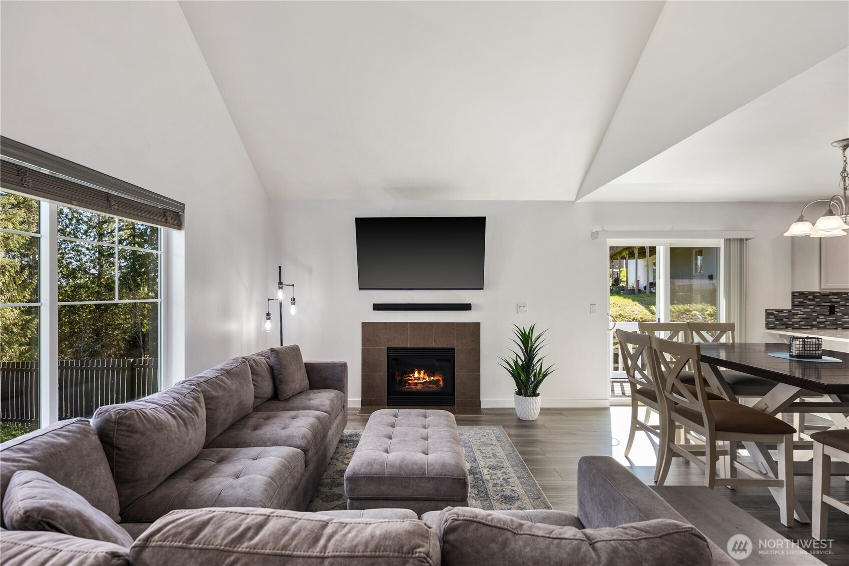 61 E Channel Drive , Allyn, WA 98524