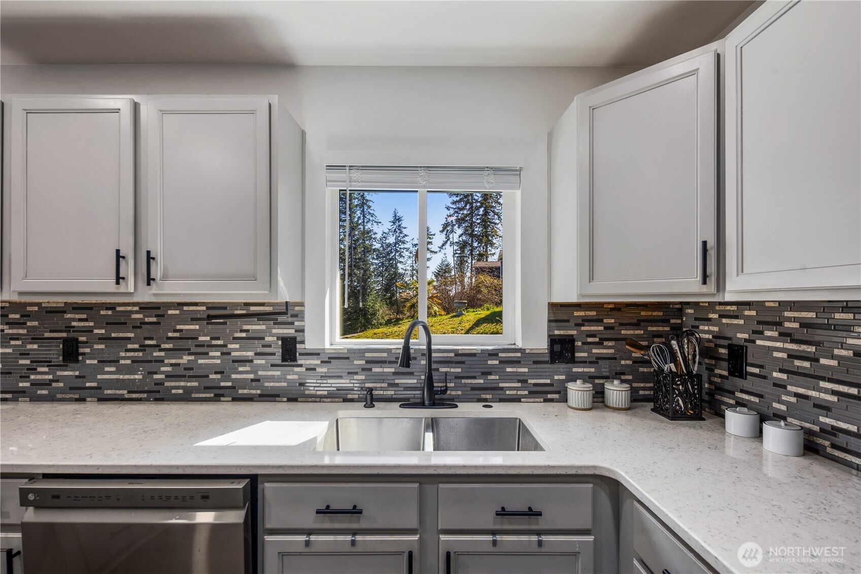 61 E Channel Drive , Allyn, WA 98524