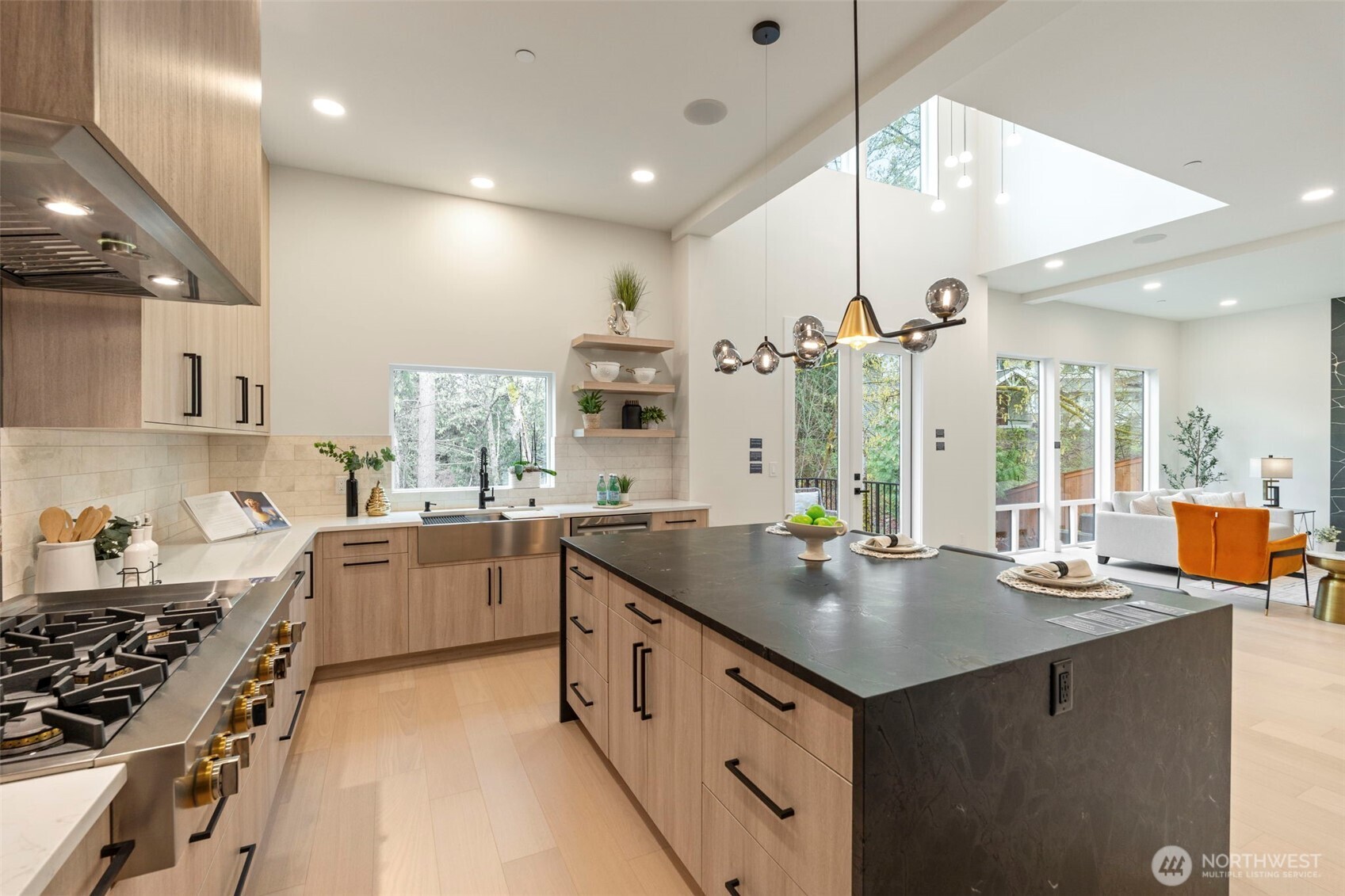 24257 SE 26th Place , Sammamish, WA 98075
