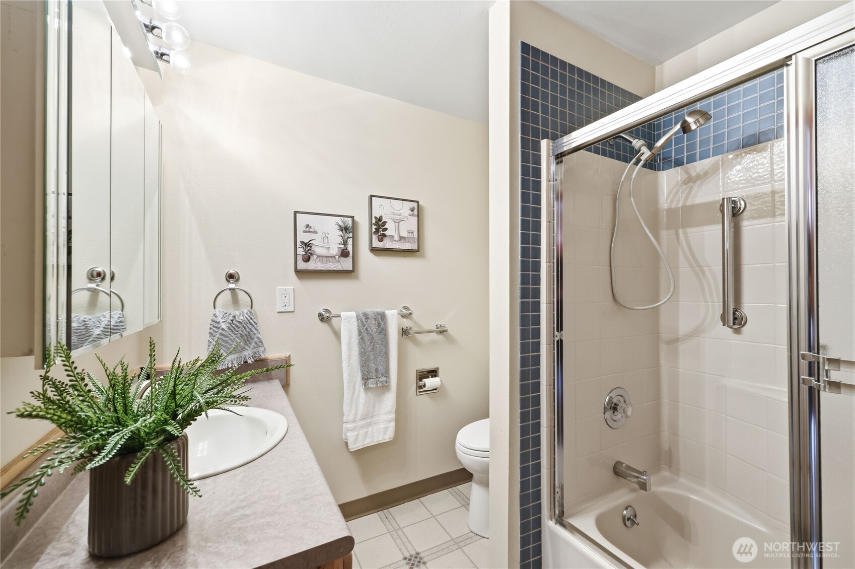 17851 9th Avenue NE, Poulsbo, WA 98370