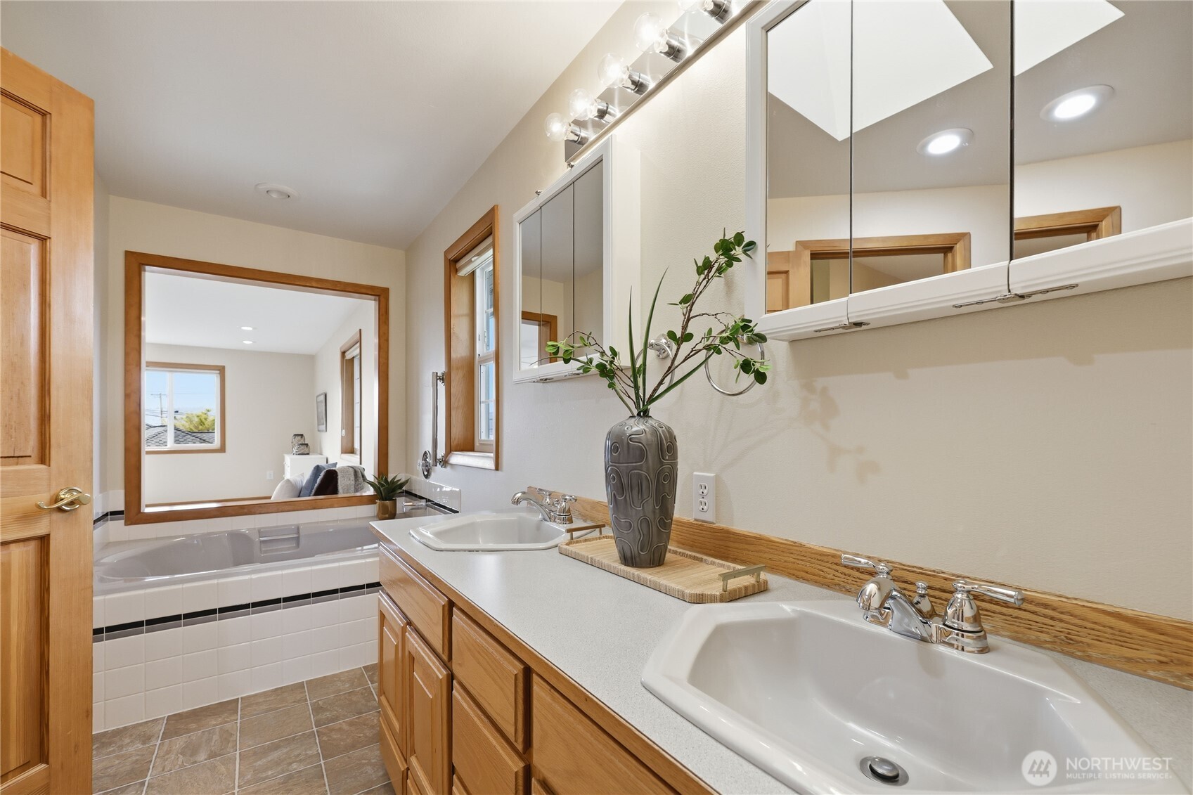 17851 9th Avenue NE, Poulsbo, WA 98370