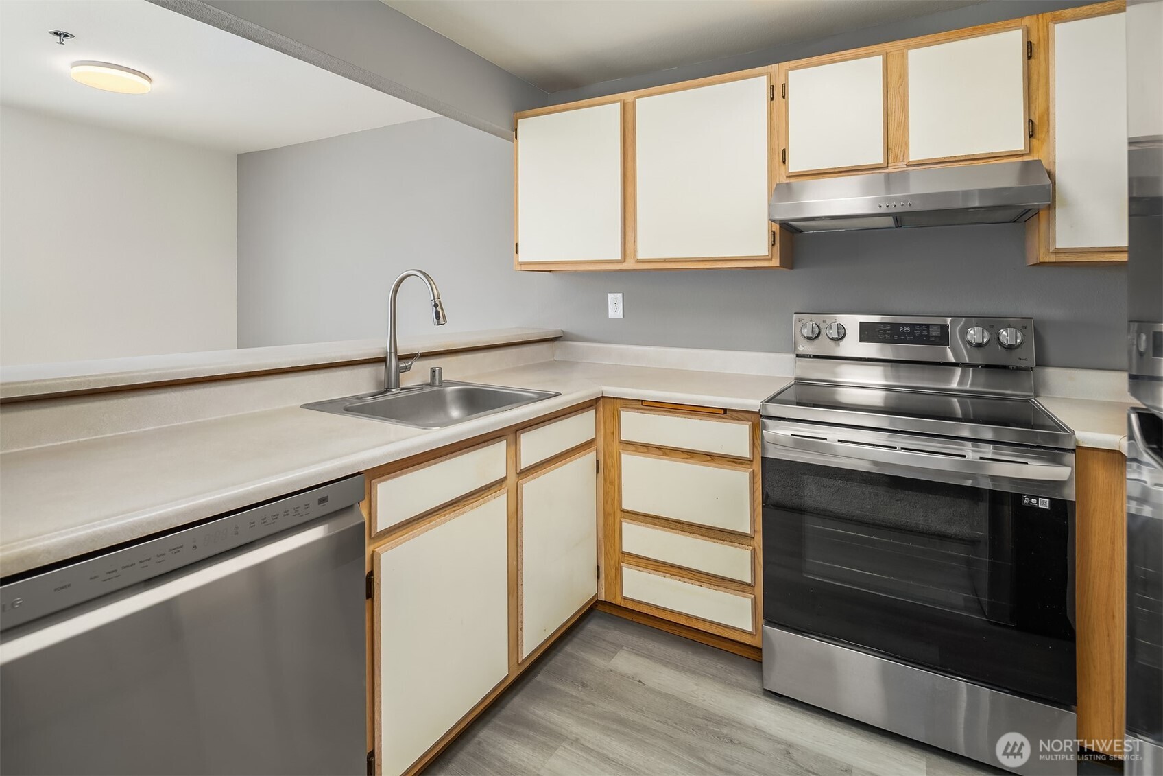 28602 16th Avenue S #301, Federal Way, WA 98003-6116