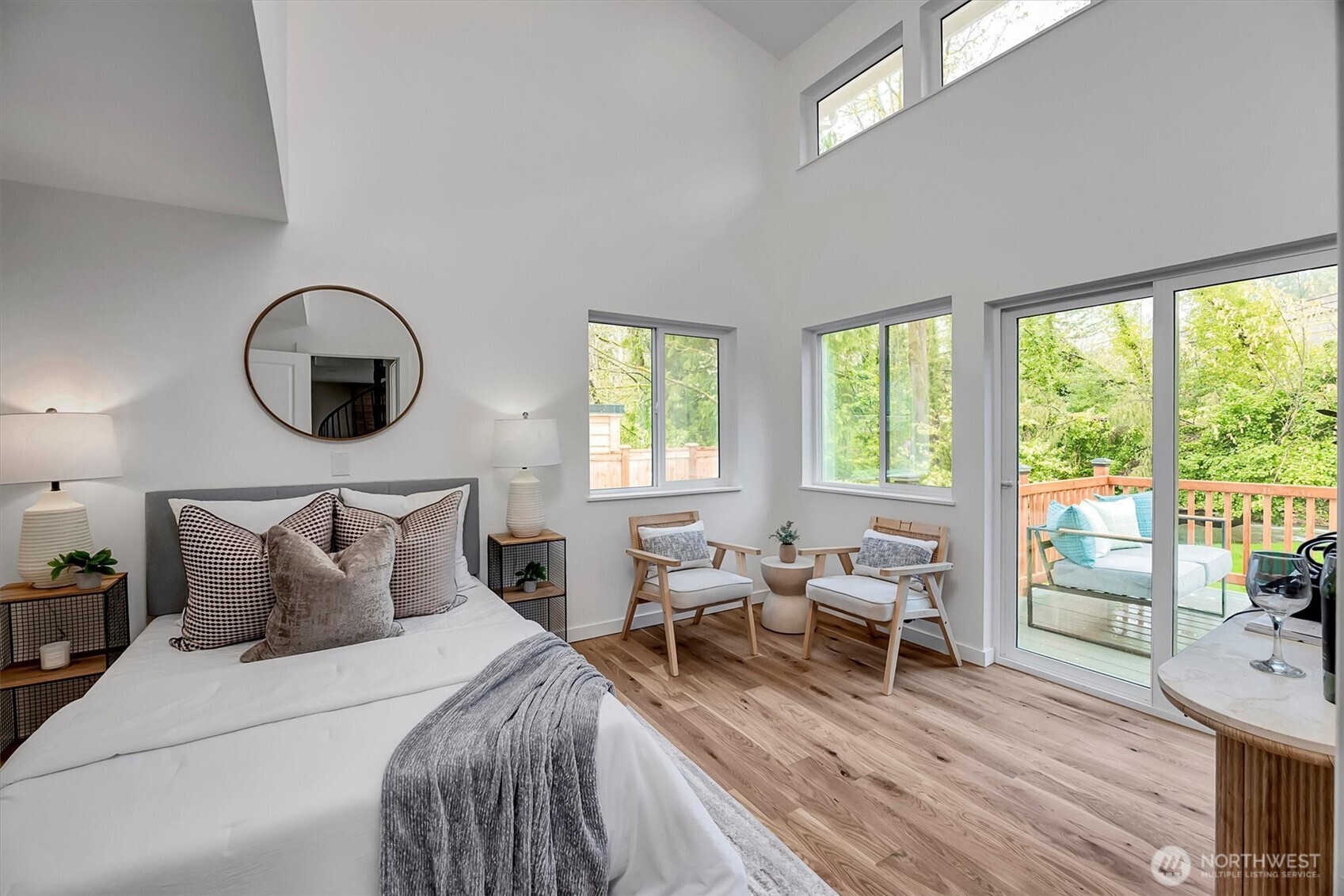 560 NE Alder Street , Issaquah, WA 98027