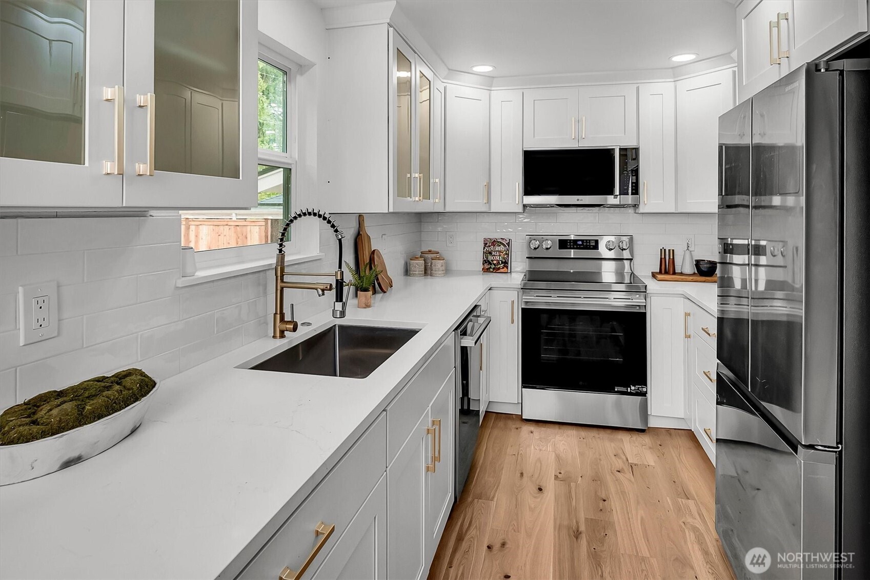 560 NE Alder Street , Issaquah, WA 98027