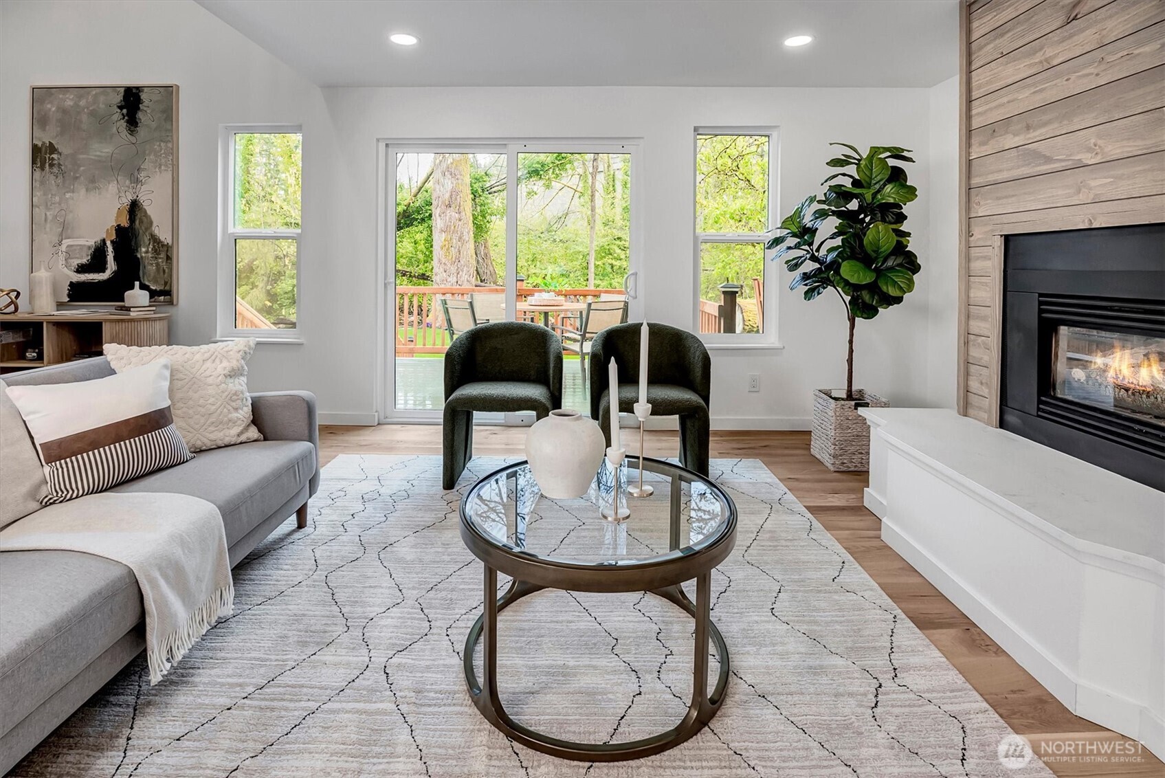 560 NE Alder Street , Issaquah, WA 98027