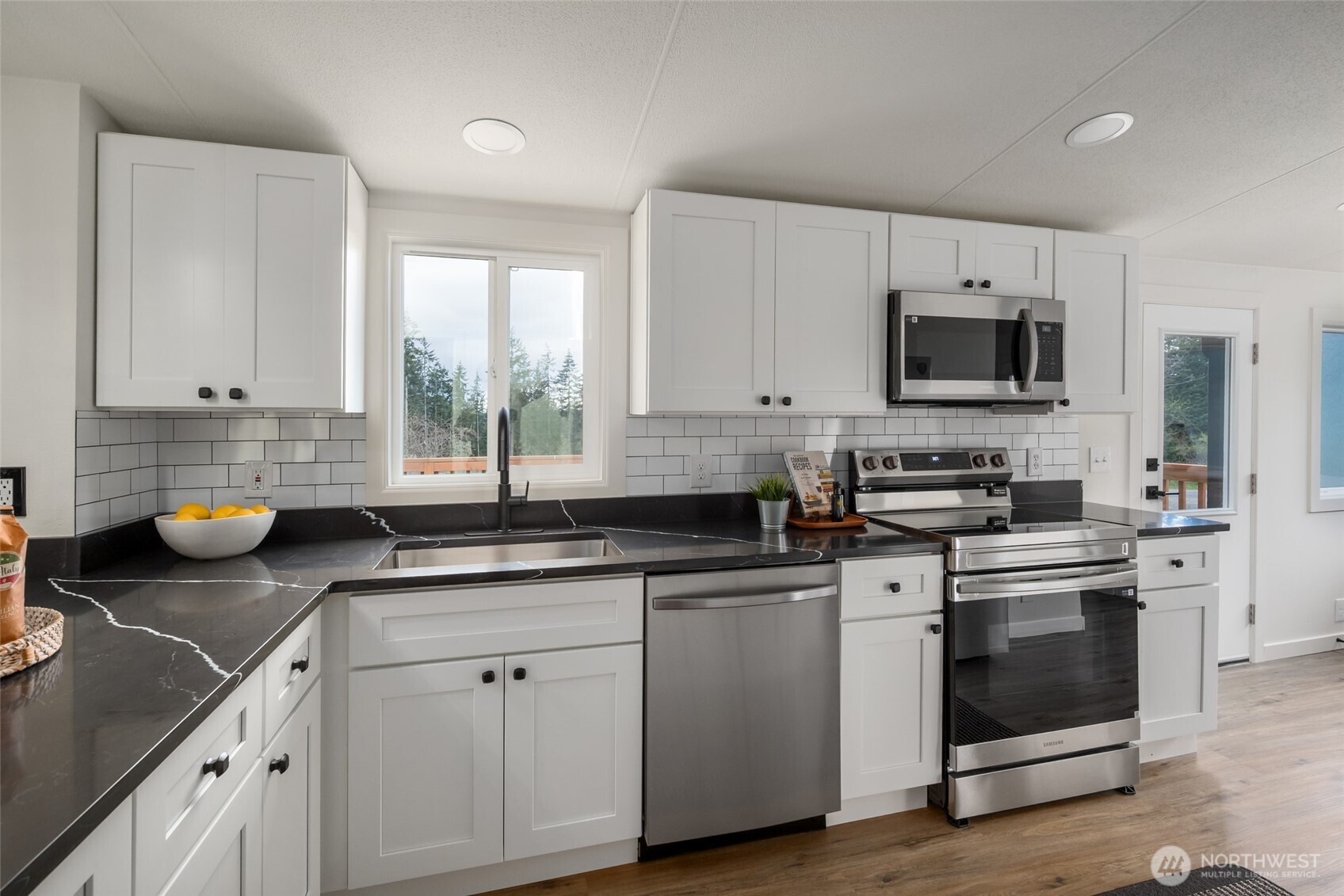 2192 Nautilus Road , Freeland, WA 98249