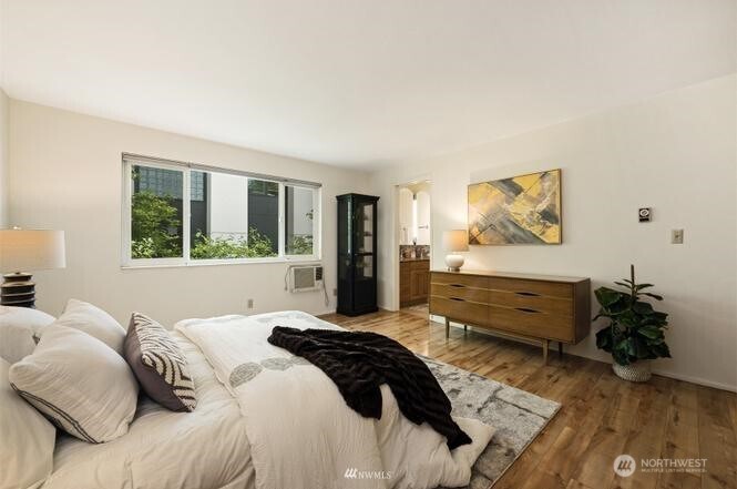 617 W Mercer Place #401, Seattle, WA 98119