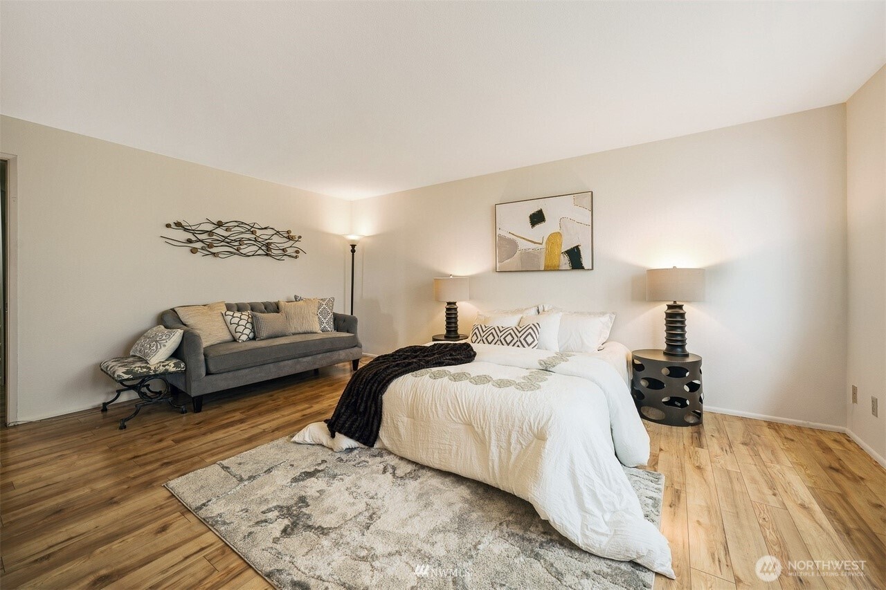 617 W Mercer Place #401, Seattle, WA 98119