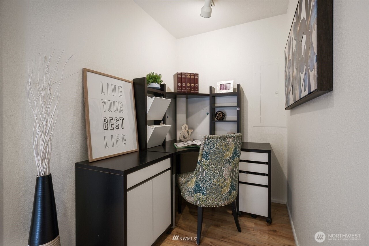 617 W Mercer Place #401, Seattle, WA 98119