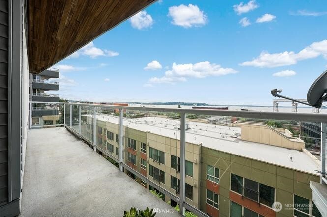 617 W Mercer Place #401, Seattle, WA 98119