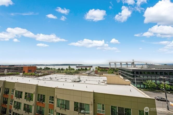617 W Mercer Place #401, Seattle, WA 98119
