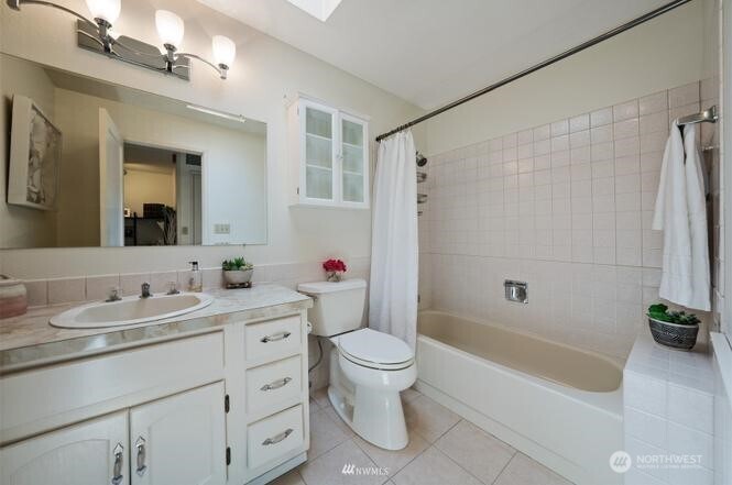617 W Mercer Place #401, Seattle, WA 98119