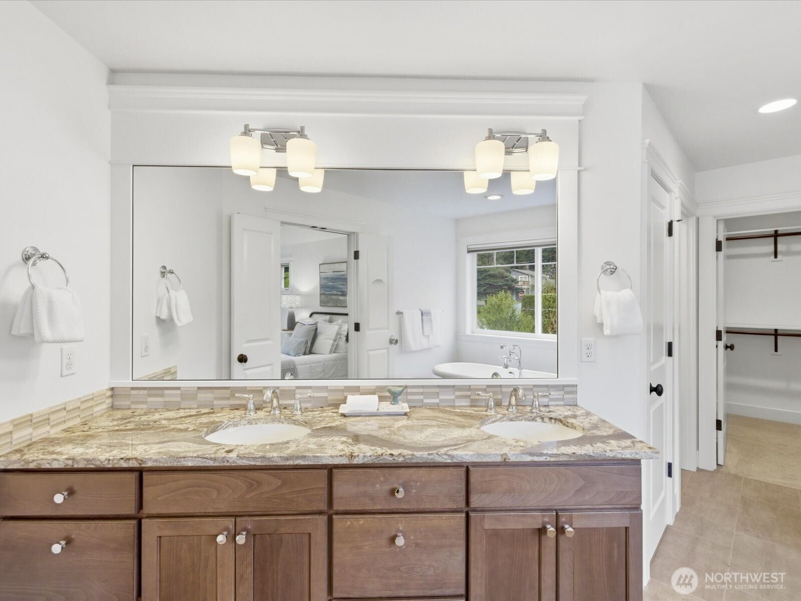 26620 NE Valley Street , Duvall, WA 98019