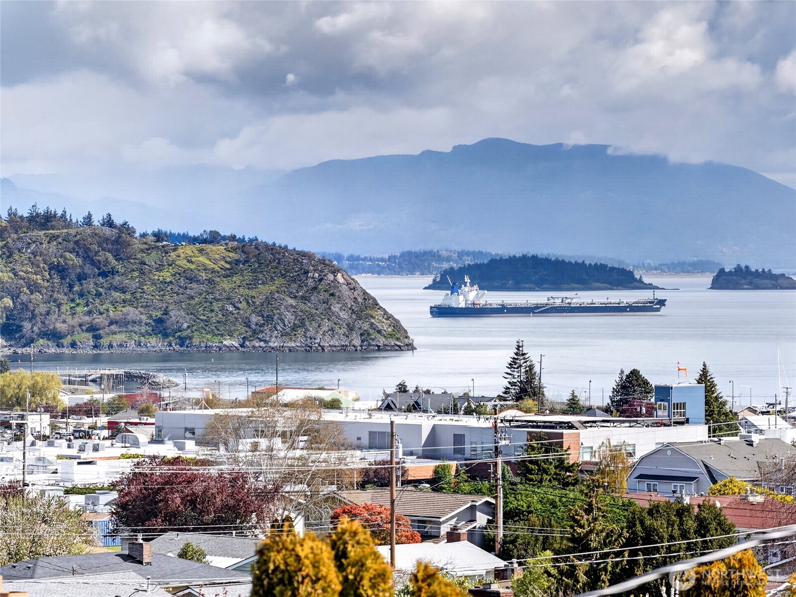 2913 K Avenue , Anacortes, WA 98221