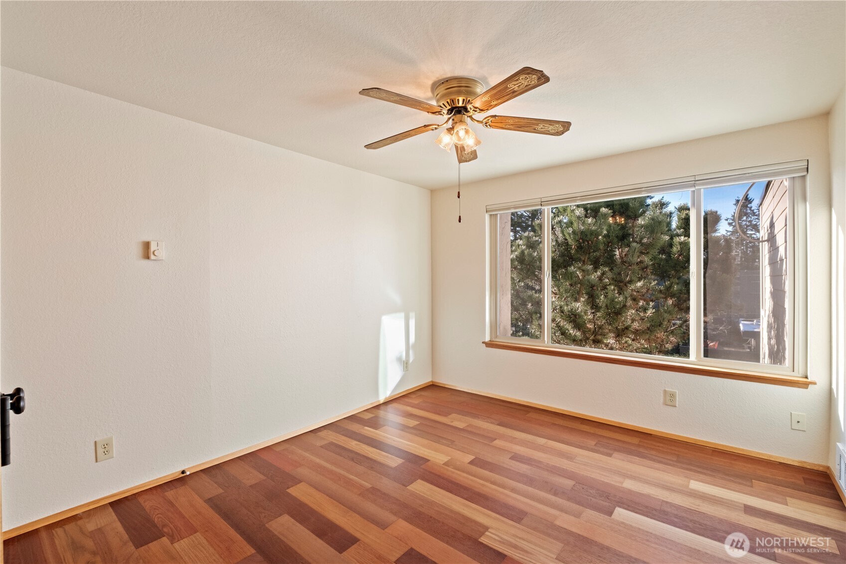 132 N 132nd Street #402, Seattle, WA 98133