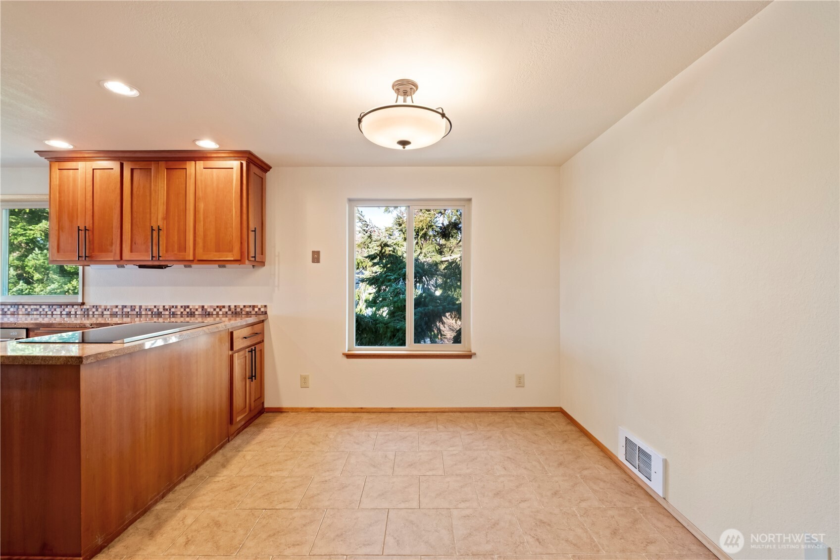 132 N 132nd Street #402, Seattle, WA 98133
