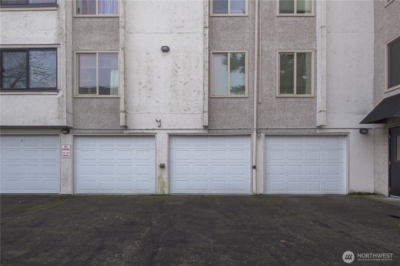 132 N 132nd Street #402, Seattle, WA 98133