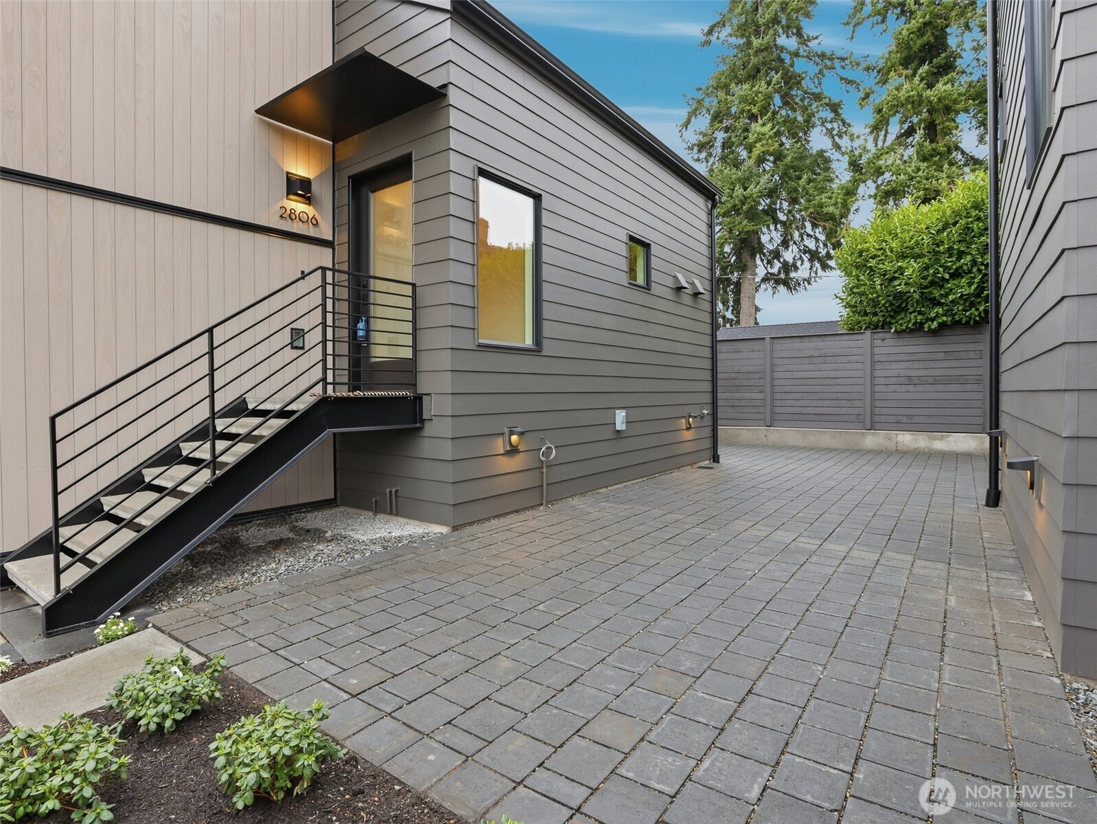 2806 W Dravus Street , Seattle, WA 98199