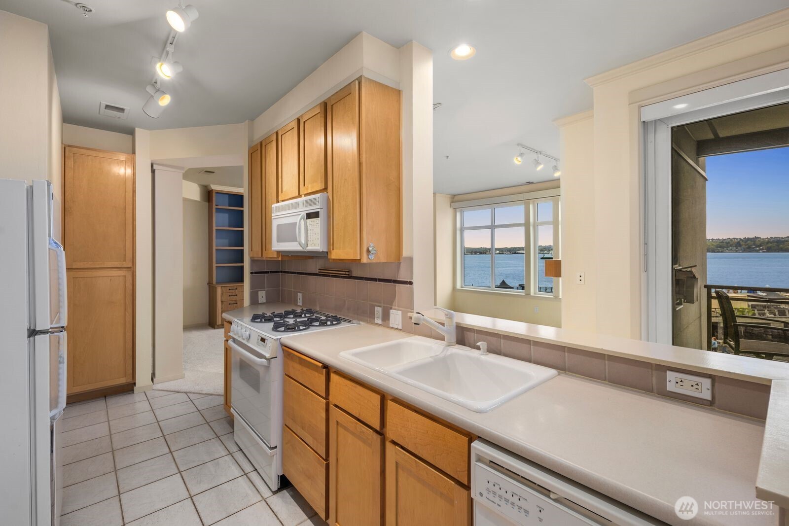 1900 Alaskan Way #316, Seattle, WA 98101