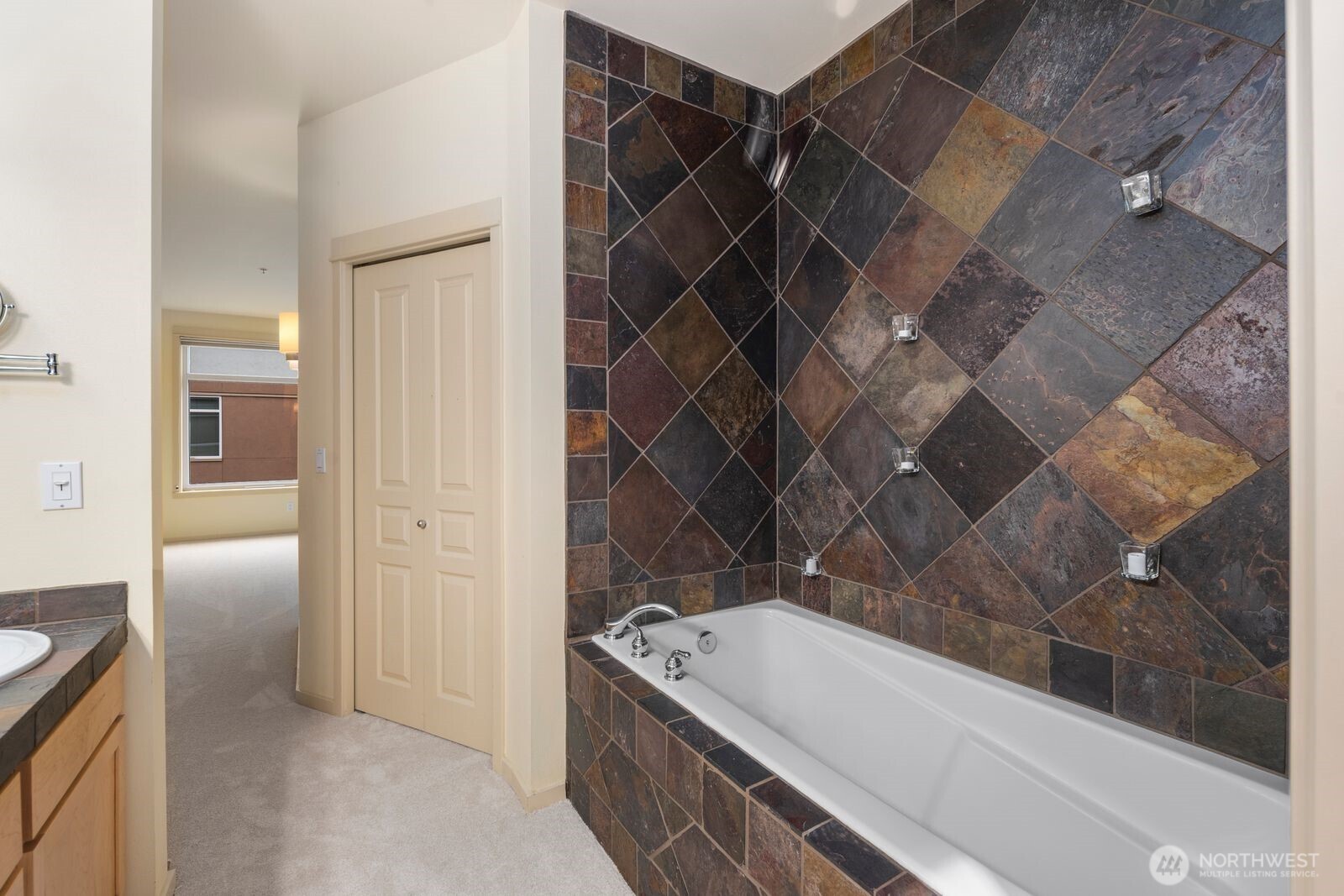 1900 Alaskan Way #316, Seattle, WA 98101