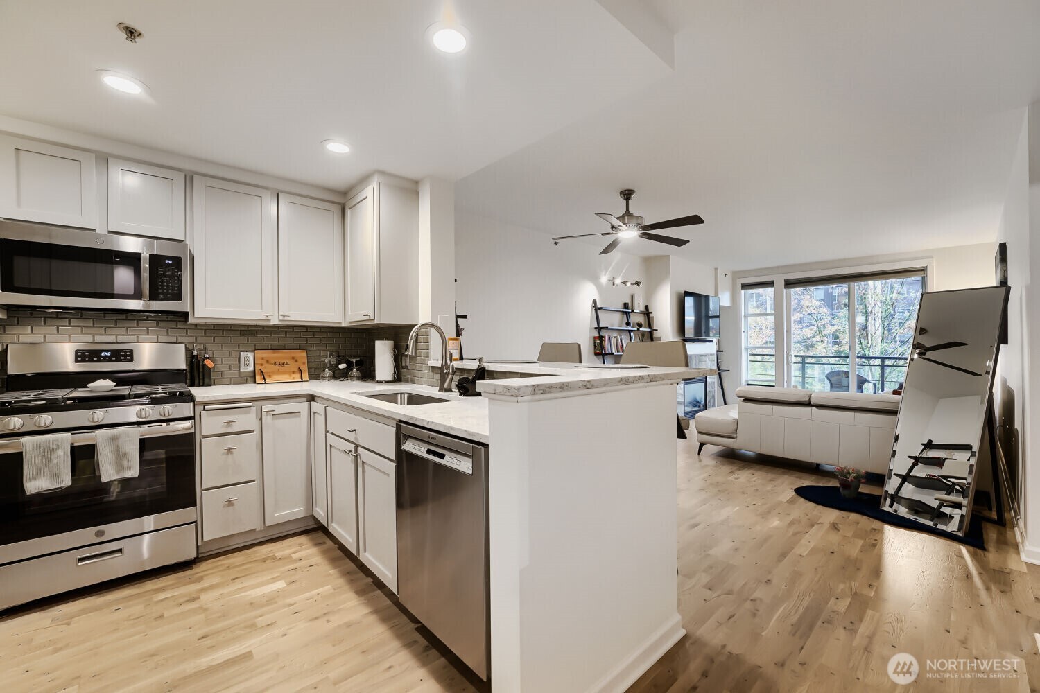 2607 Western Avenue #355, Seattle, WA 98121