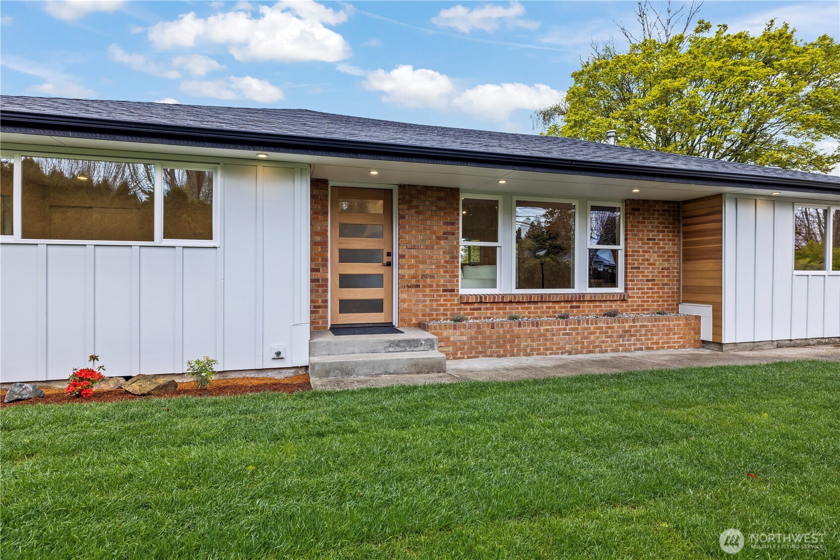 3318 Grandview Drive W, University Place, WA 98466-2631