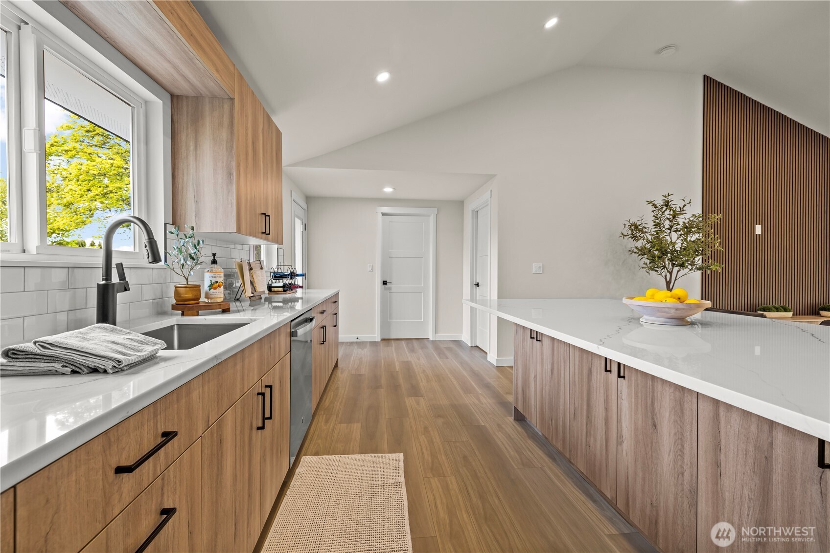 3318 Grandview Drive W, University Place, WA 98466-2631