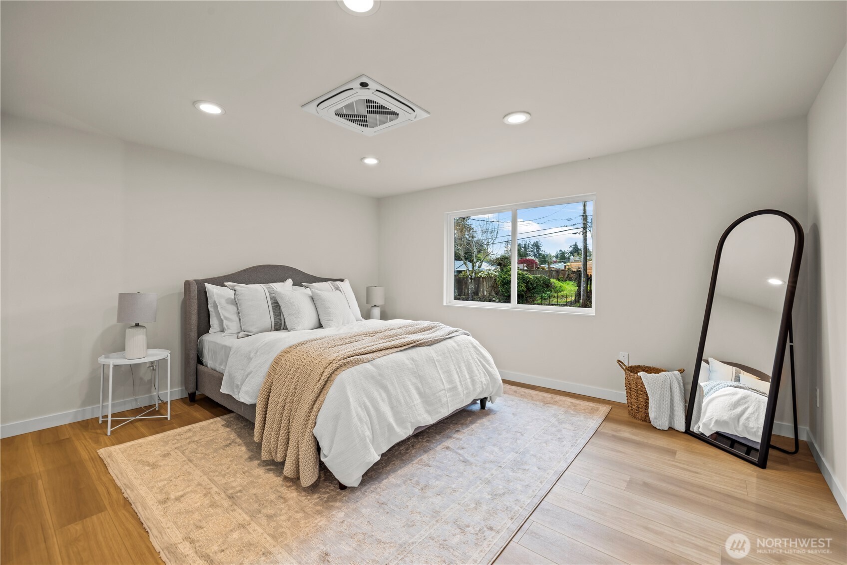 3318 Grandview Drive W, University Place, WA 98466-2631