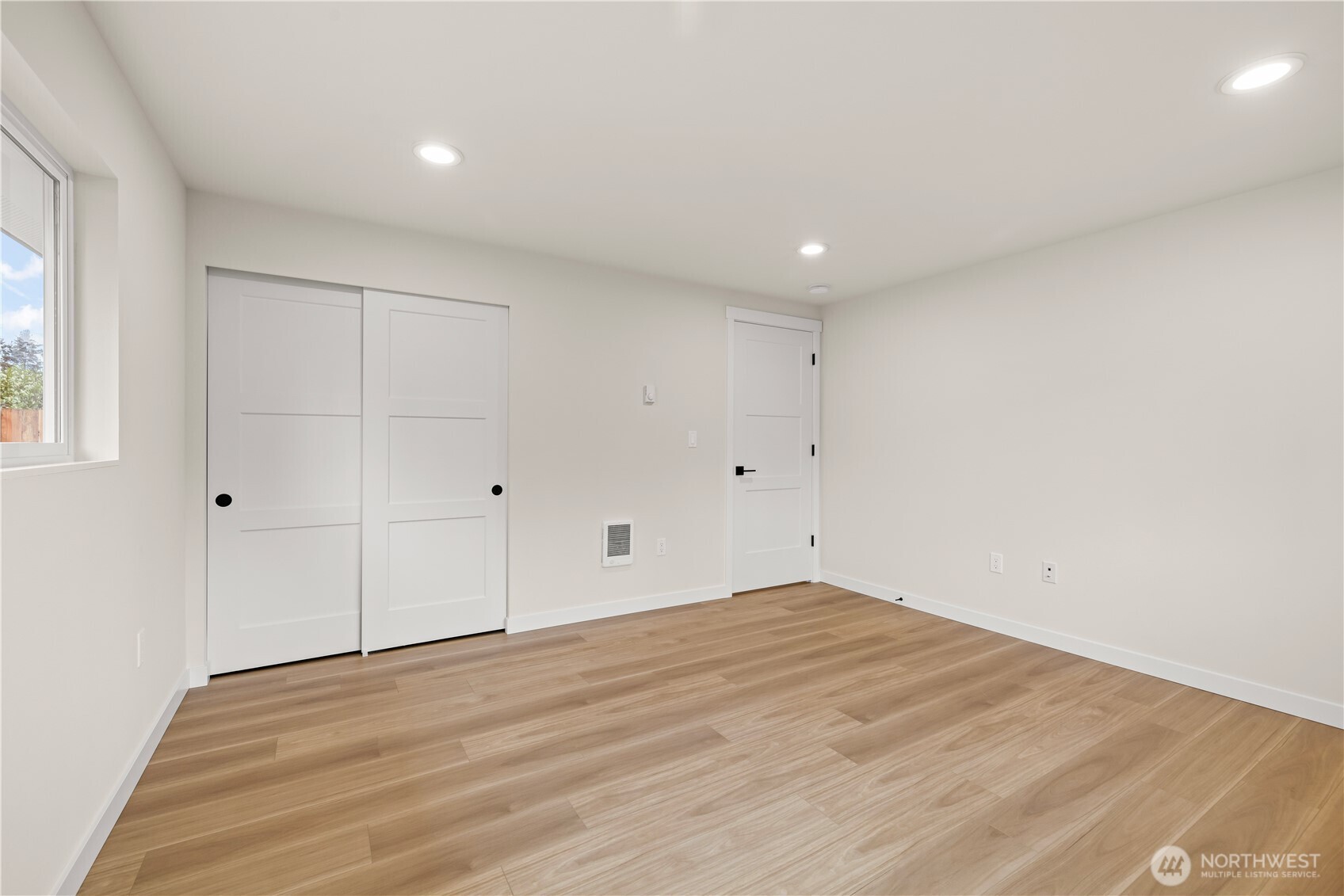 3318 Grandview Drive W, University Place, WA 98466-2631