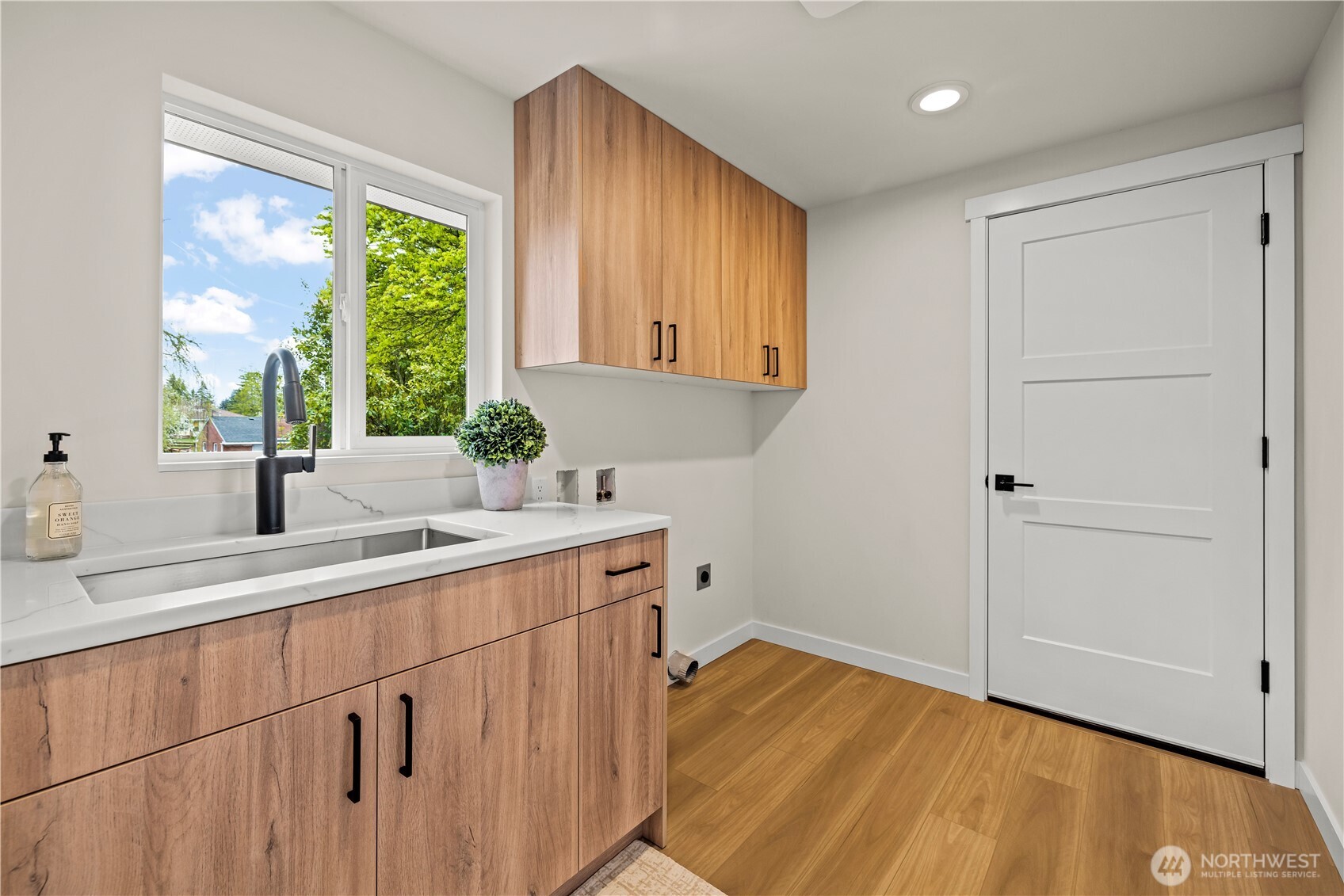 3318 Grandview Drive W, University Place, WA 98466-2631