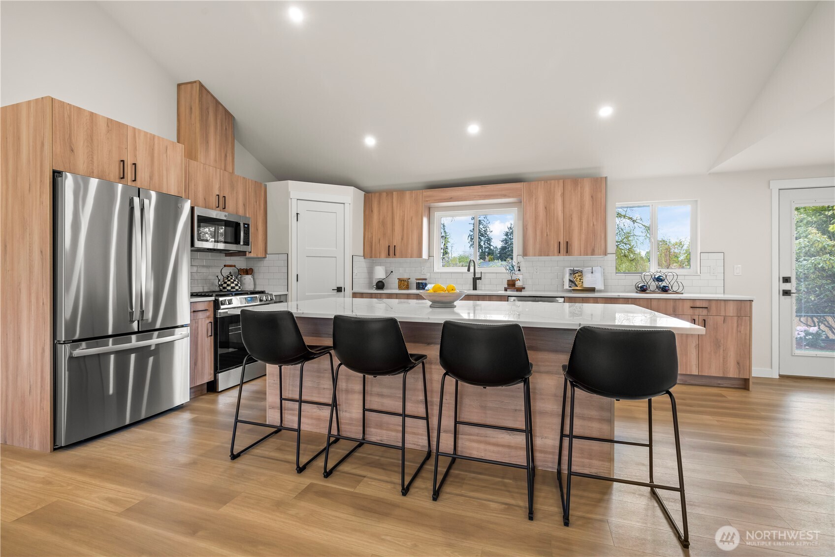 3318 Grandview Drive W, University Place, WA 98466-2631