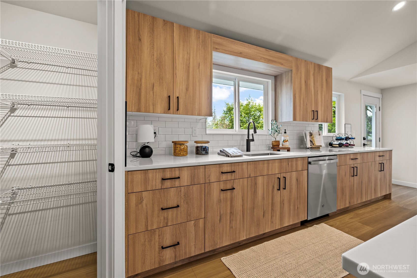 3318 Grandview Drive W, University Place, WA 98466-2631