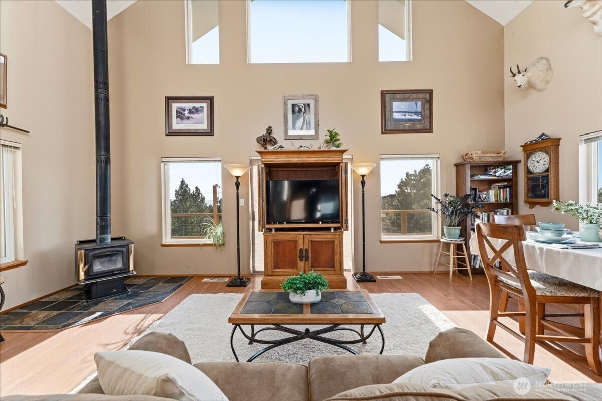 300 Sunset Way , East Wenatchee, WA 98802