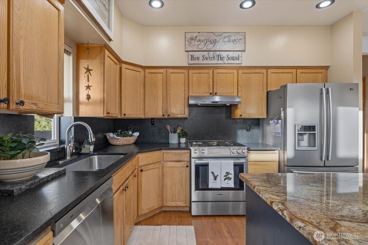 300 Sunset Way , East Wenatchee, WA 98802