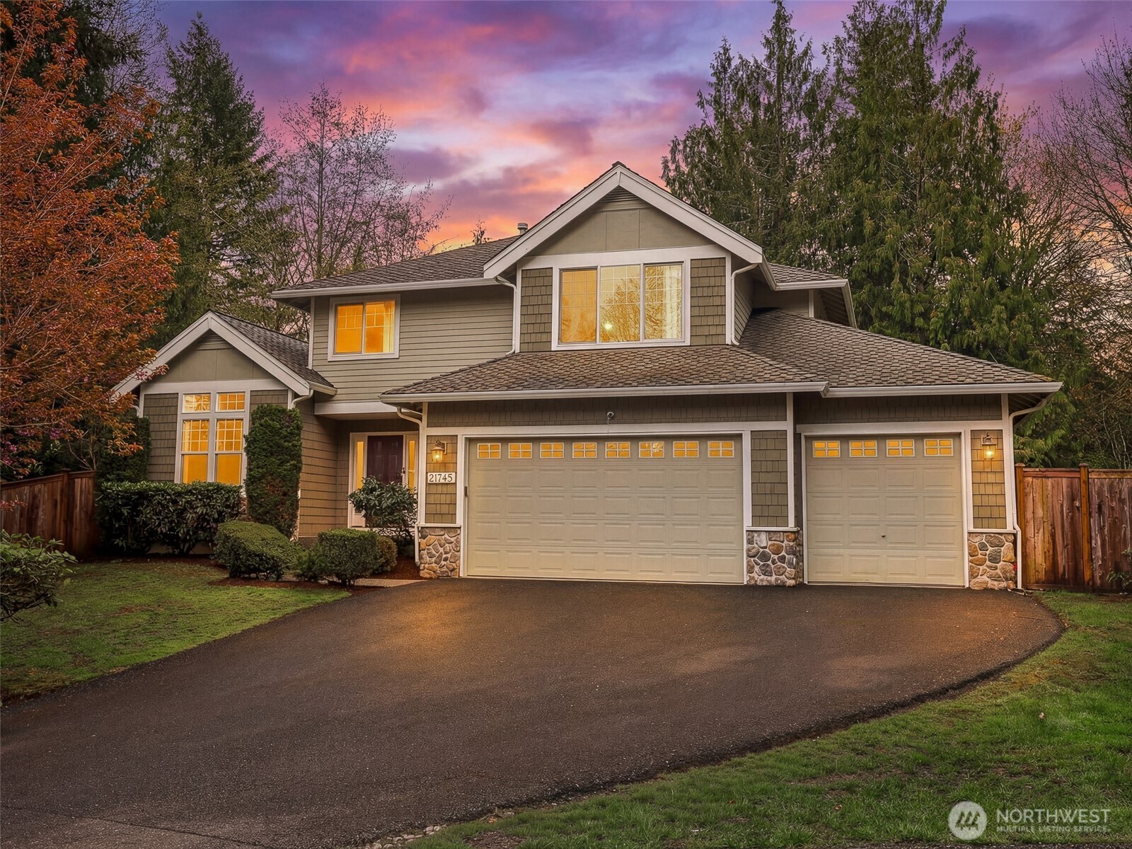 21745 NE 181st Place , Woodinville, WA 98077