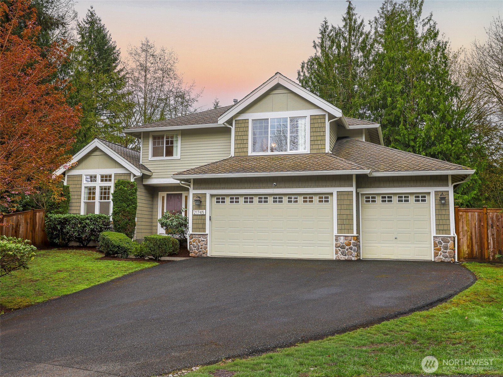 21745 NE 181st Place , Woodinville, WA 98077