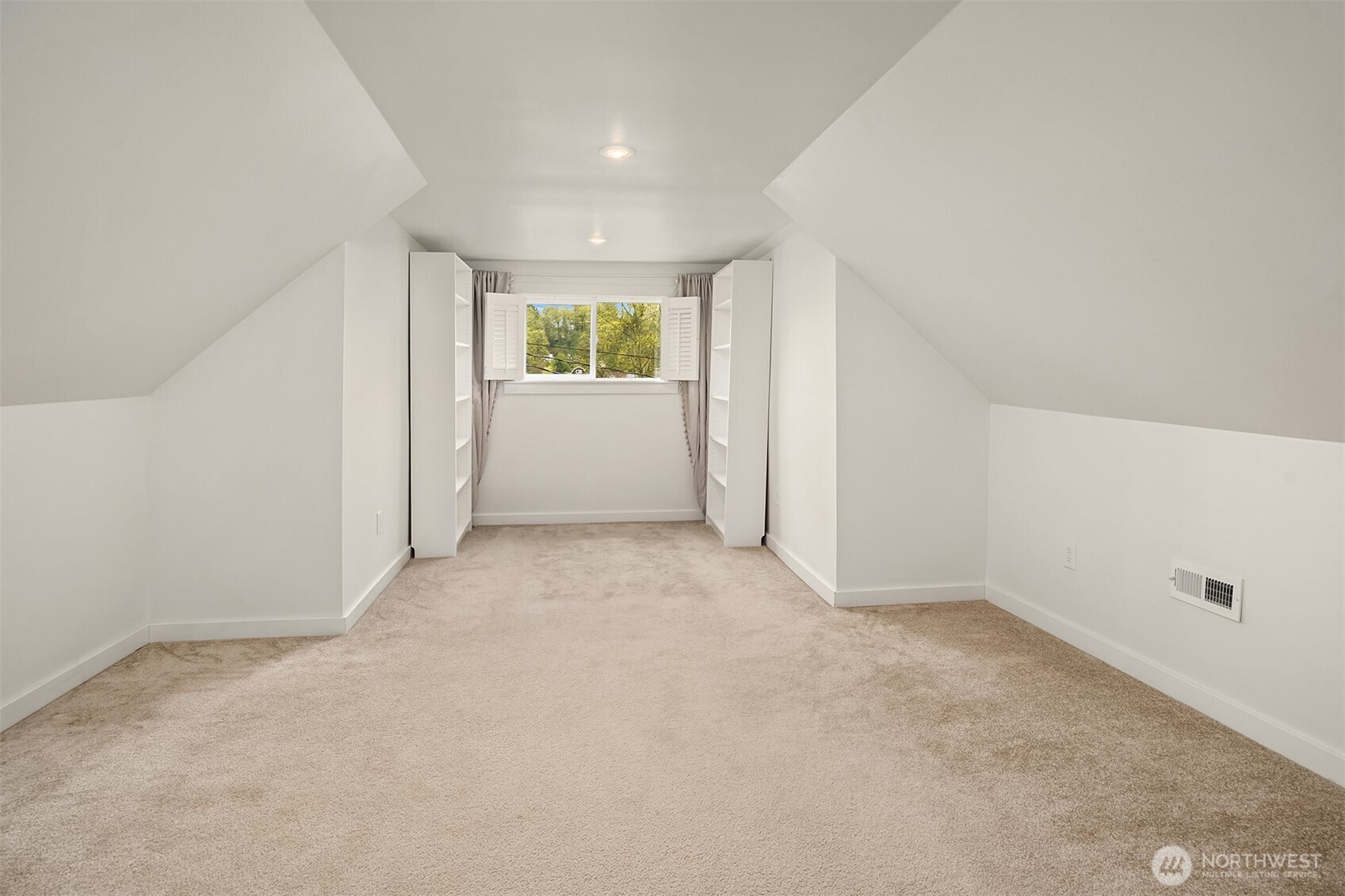 227 29th Avenue E, Seattle, WA 98112-4810