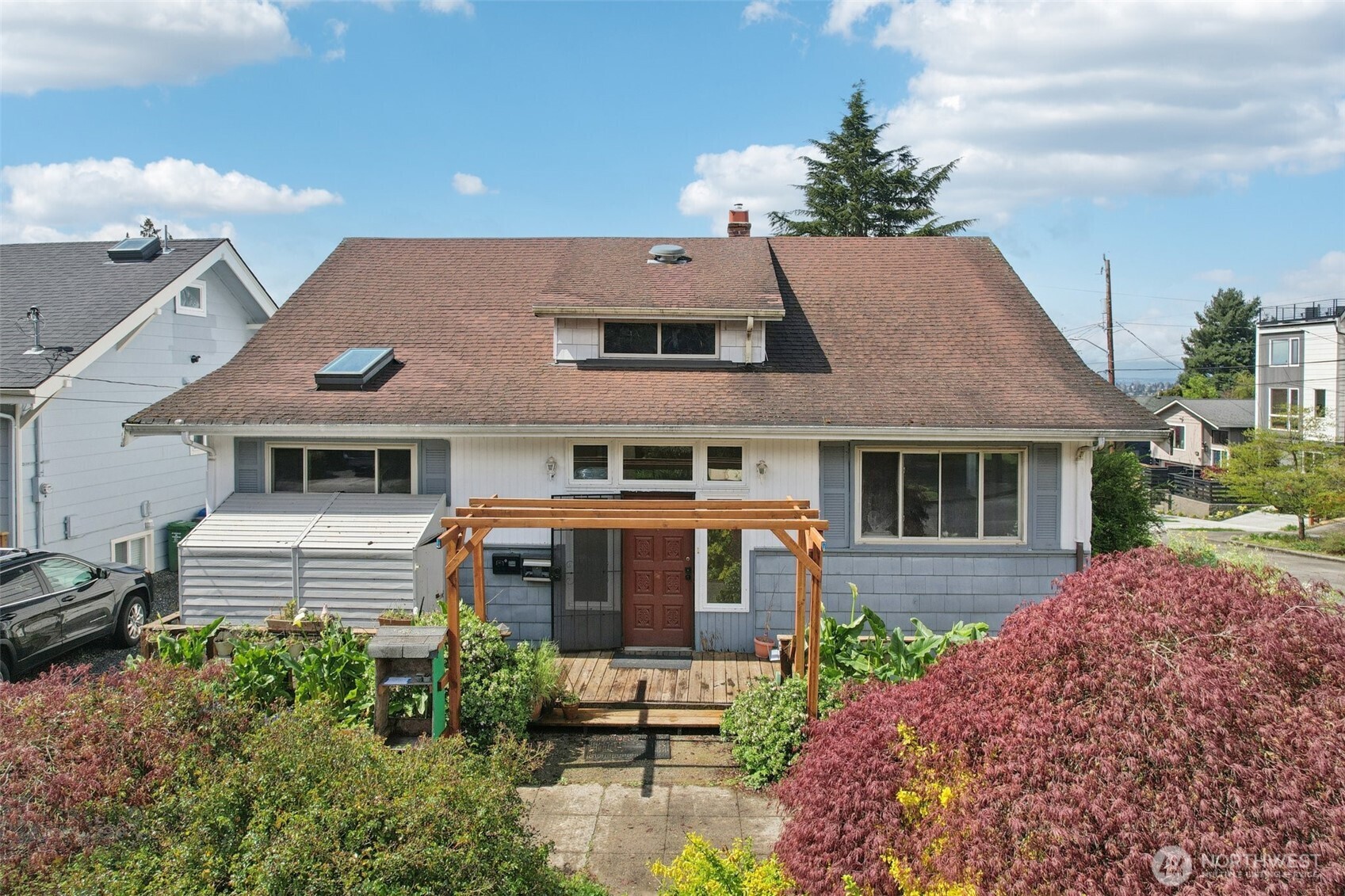 4817 Greenwood Avenue N, Seattle, WA 98103-6331