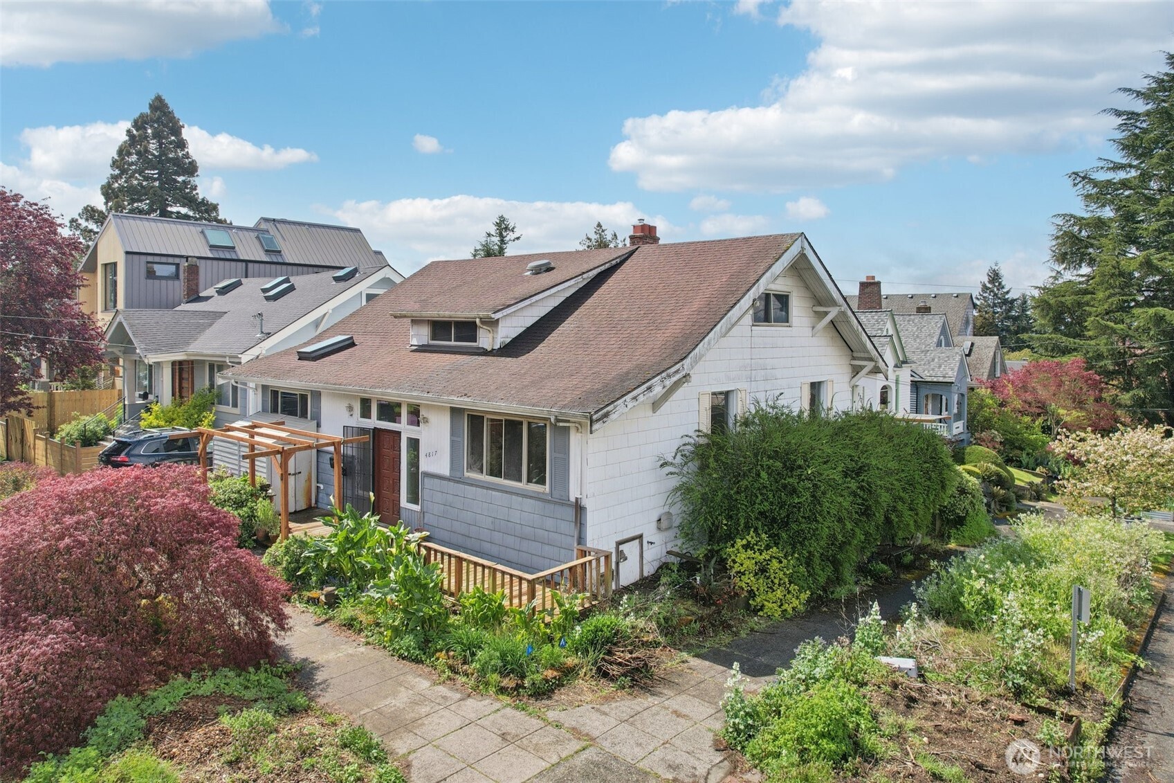 4817 Greenwood Avenue N, Seattle, WA 98103-6331