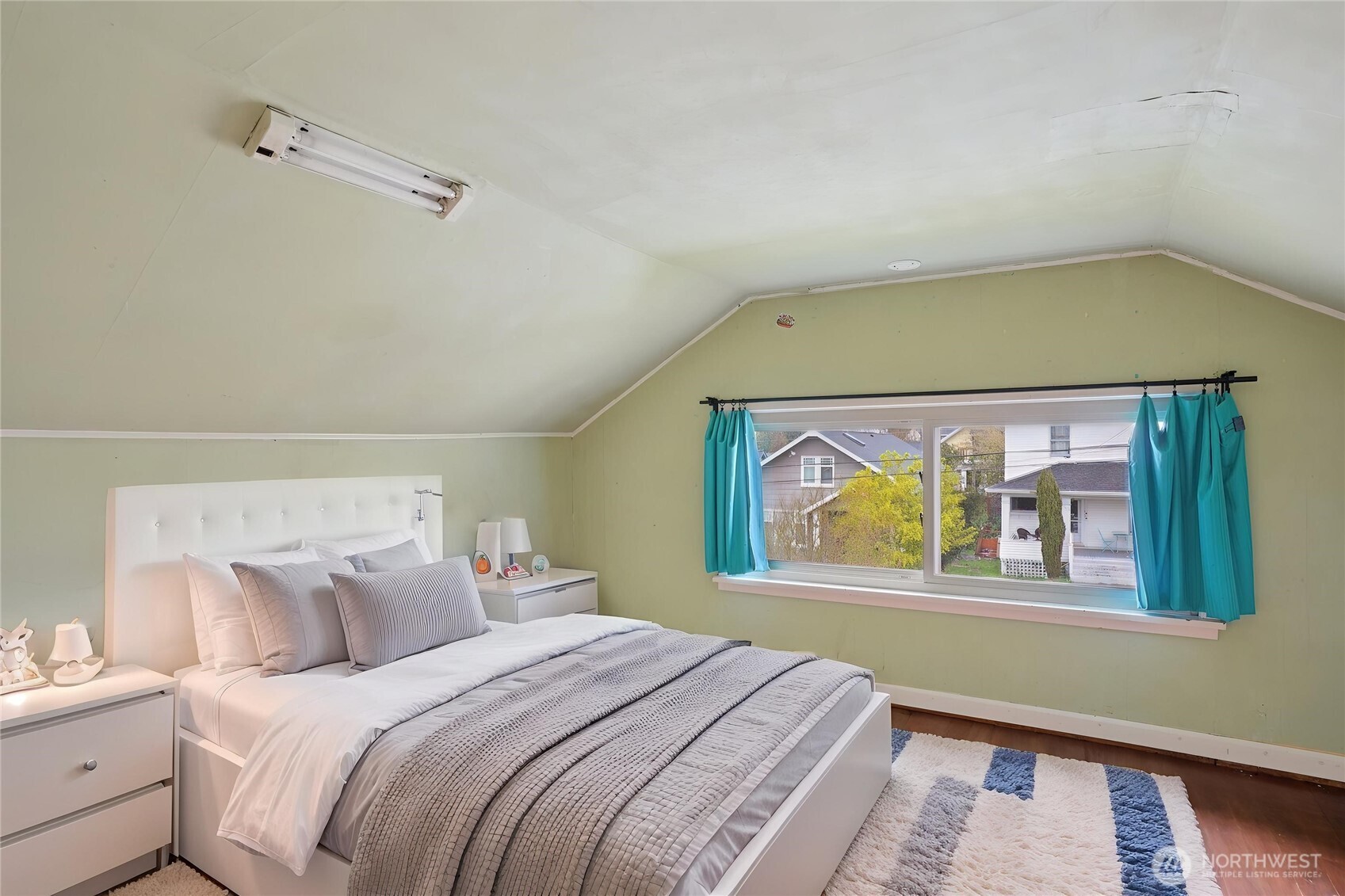 4817 Greenwood Avenue N, Seattle, WA 98103-6331