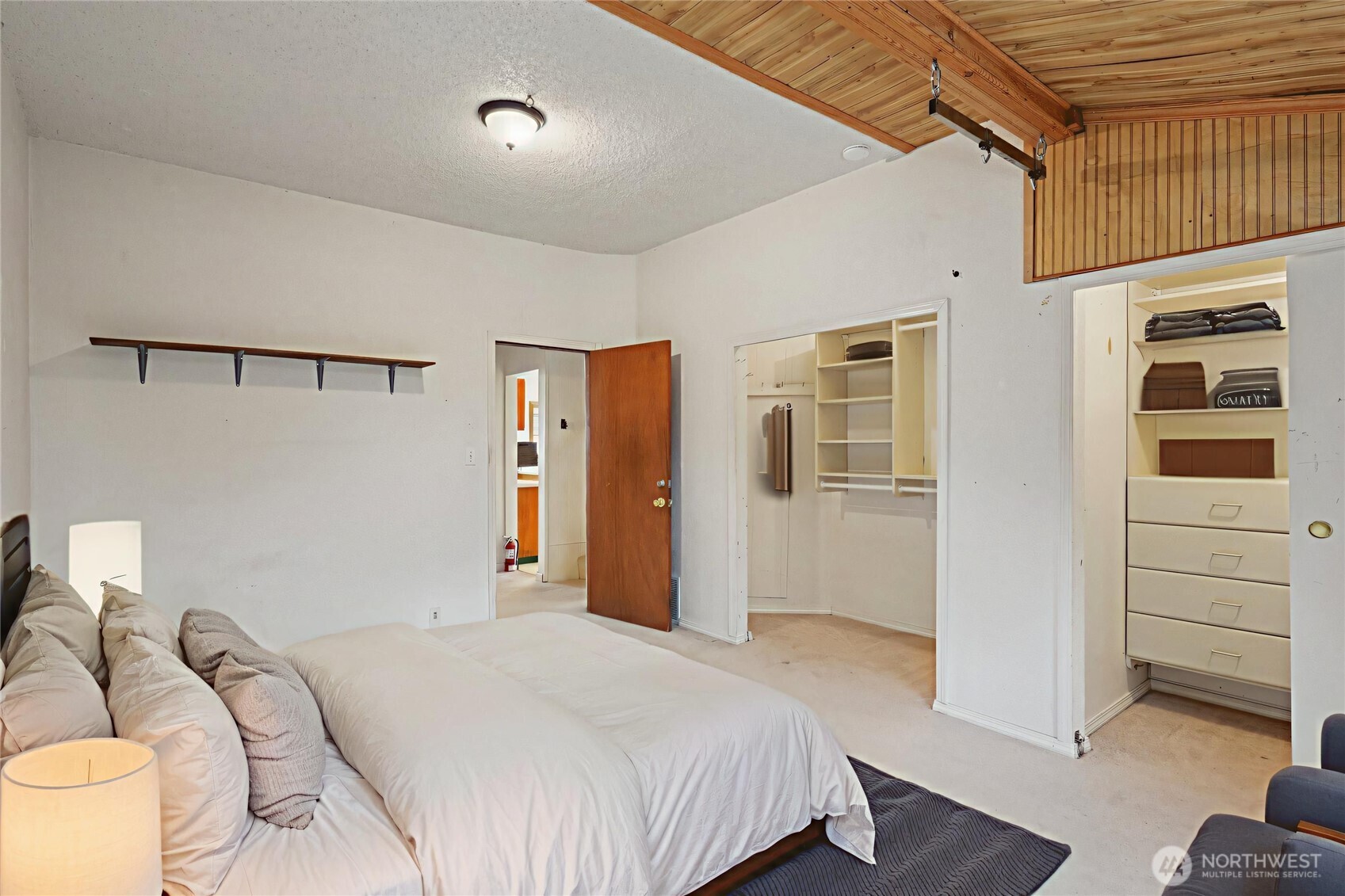 4817 Greenwood Avenue N, Seattle, WA 98103-6331