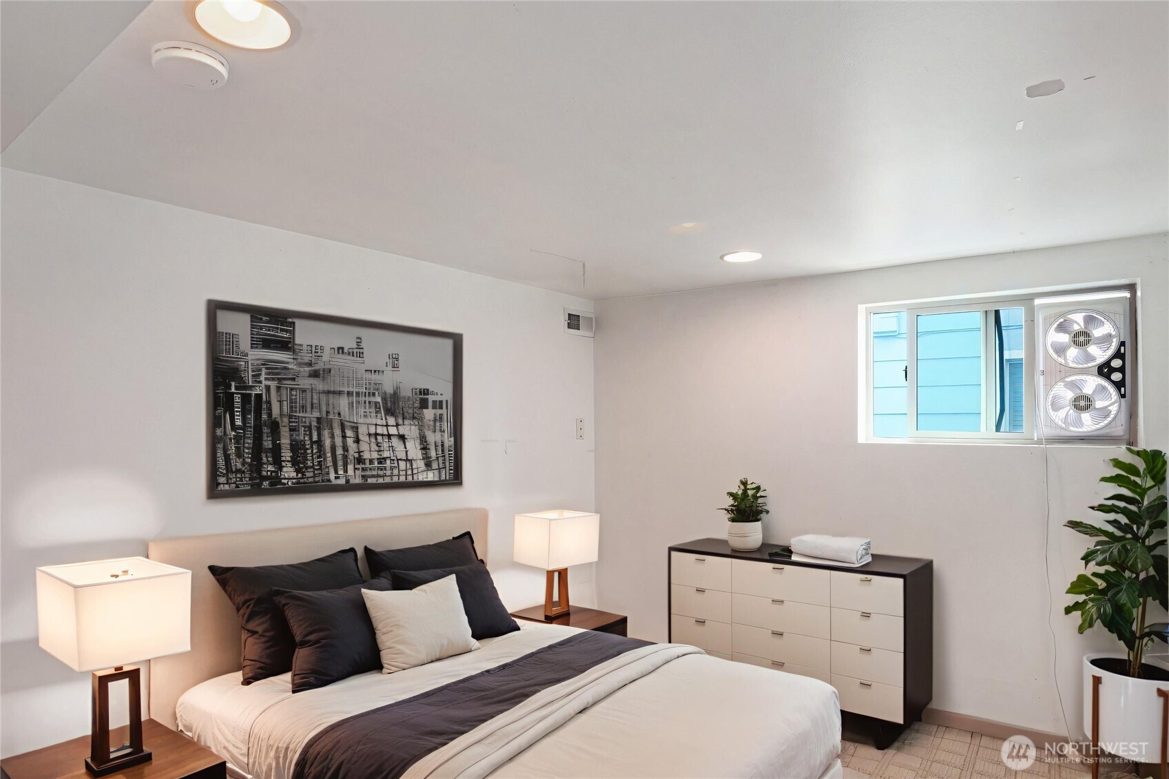 4817 Greenwood Avenue N, Seattle, WA 98103-6331
