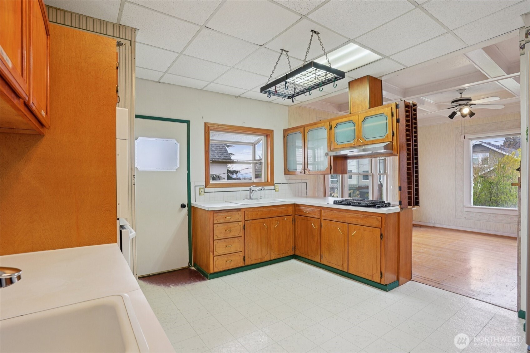 4817 Greenwood Avenue N, Seattle, WA 98103-6331