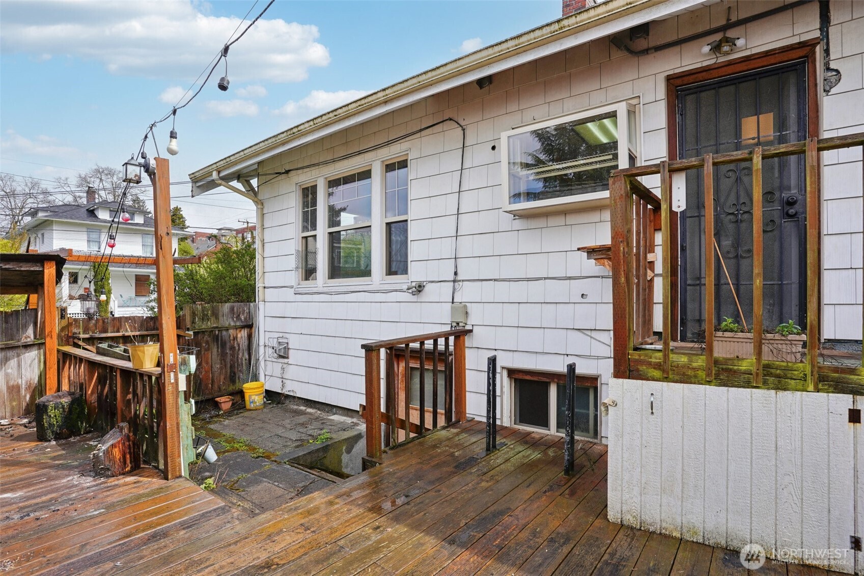 4817 Greenwood Avenue N, Seattle, WA 98103-6331
