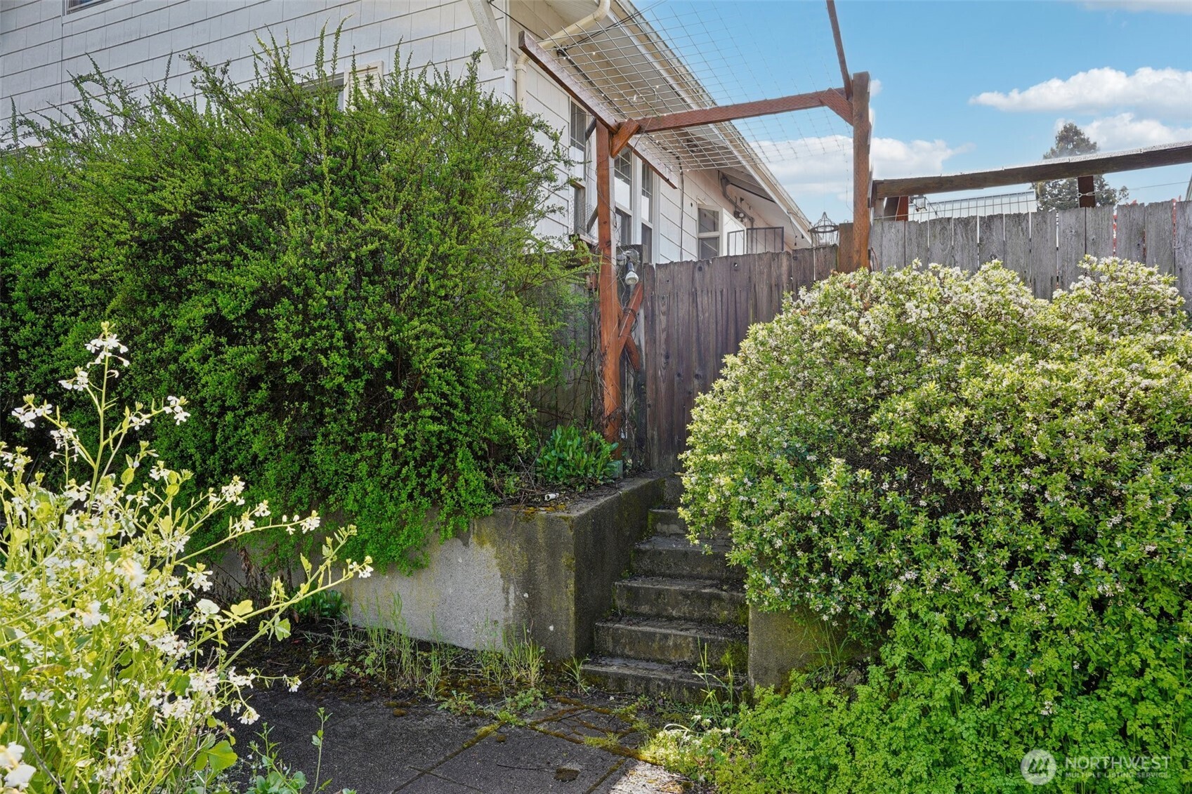 4817 Greenwood Avenue N, Seattle, WA 98103-6331