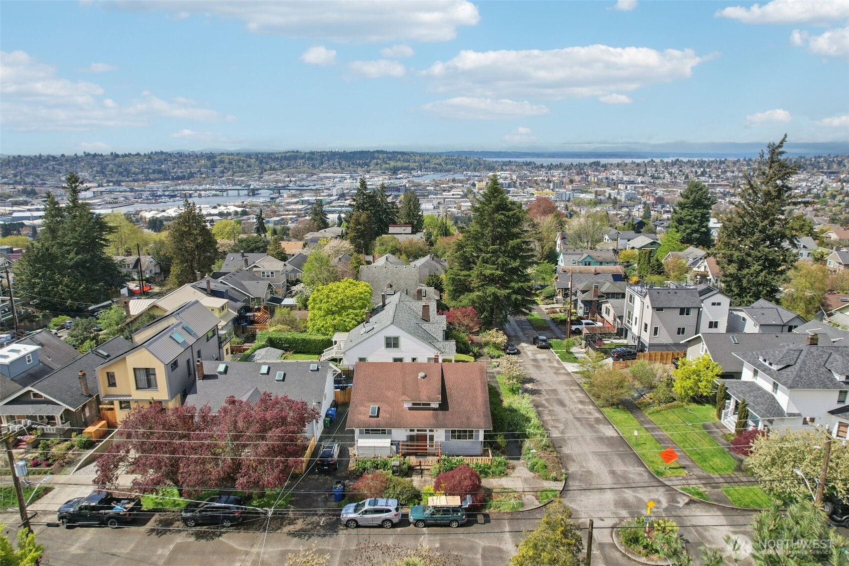 4817 Greenwood Avenue N, Seattle, WA 98103-6331