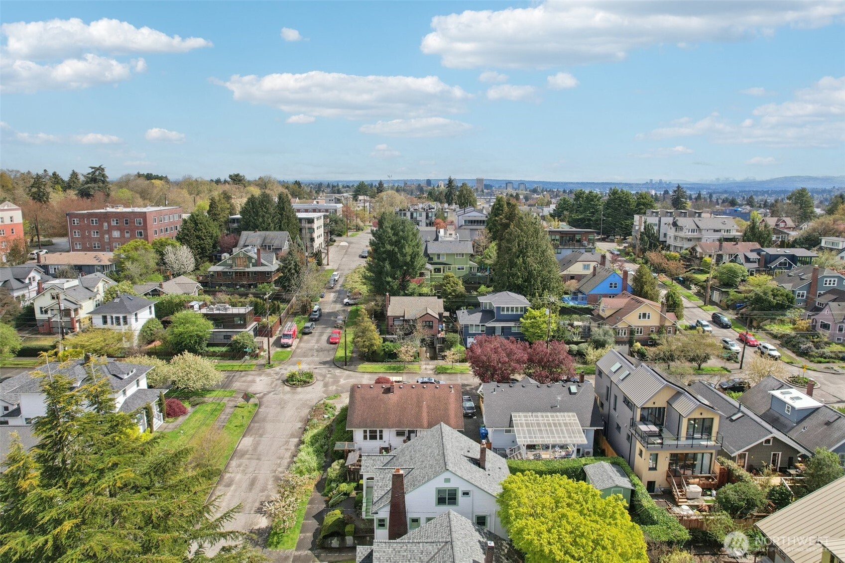 4817 Greenwood Avenue N, Seattle, WA 98103-6331