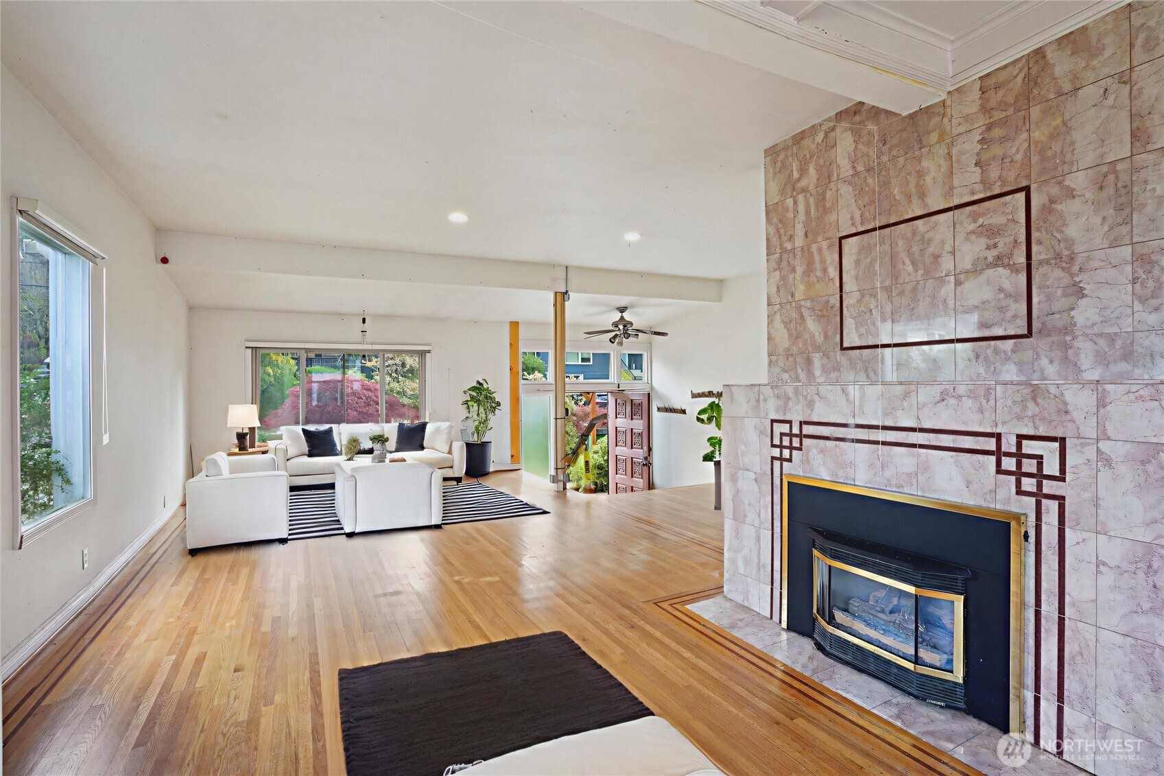 4817 Greenwood Avenue N, Seattle, WA 98103-6331